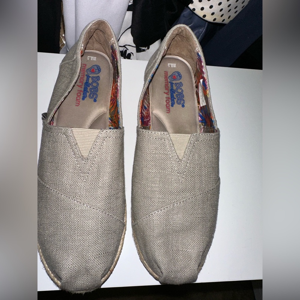 Women’s Toms shoes